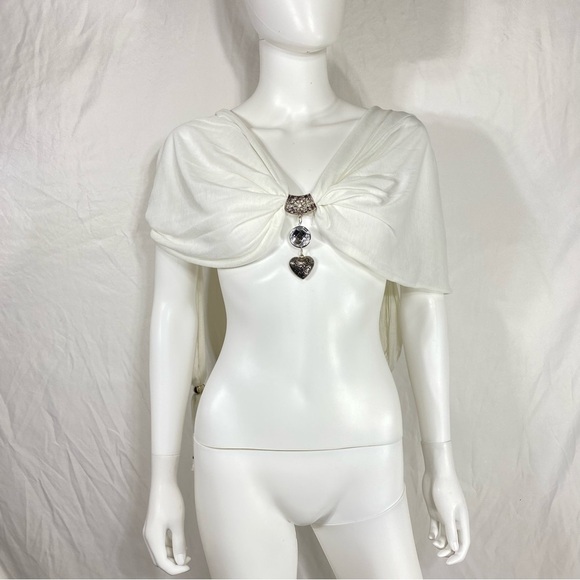 Versatile Crystal & Heart Embellished Shoulder Cover Wrap - Picture 2 of 9